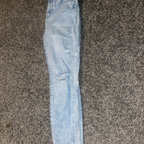 Light washed, some rips - Picture 2 of 3